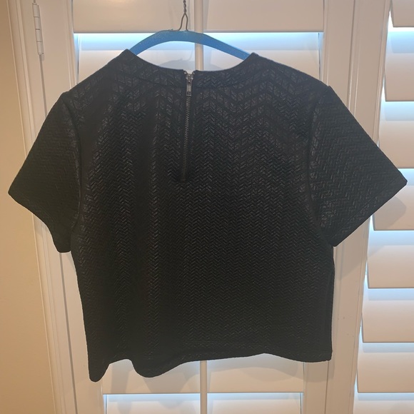 Cropped Chevron Shirt - Picture 4 of 5